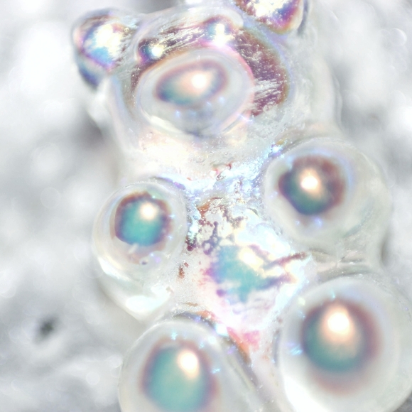 Iridescent clear gummy bear belly ring - Picture 3 of 10